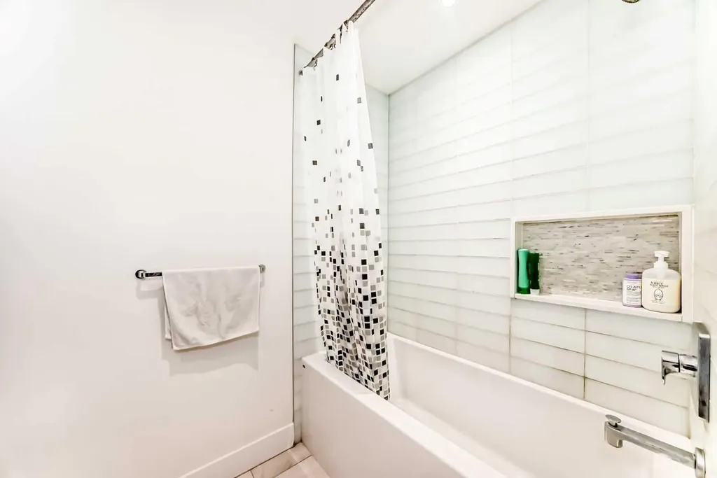 1025 5 Avenue SW Calgary AB T2P 1N4