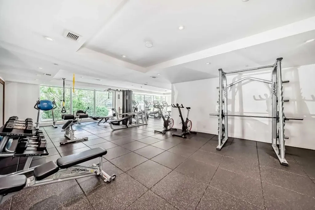 1025 5 Avenue SW Calgary AB T2P 1N4