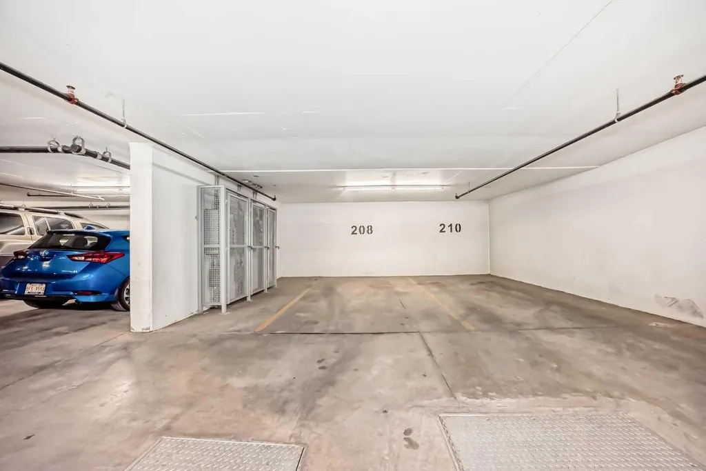 1025 5 Avenue SW Calgary AB T2P 1N4