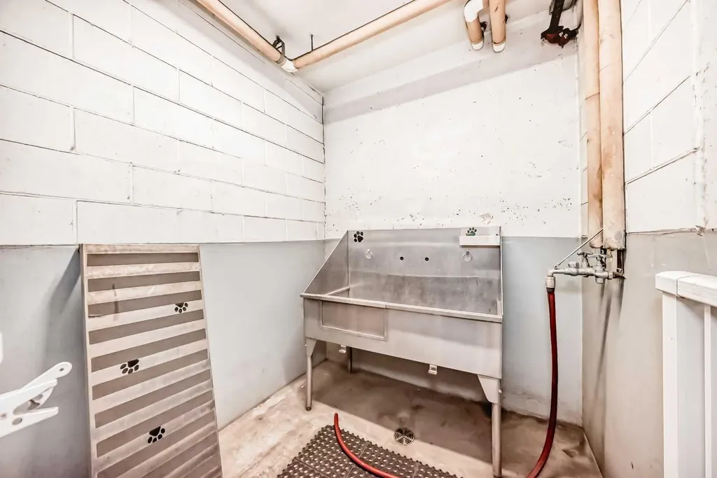 1025 5 Avenue SW Calgary AB T2P 1N4