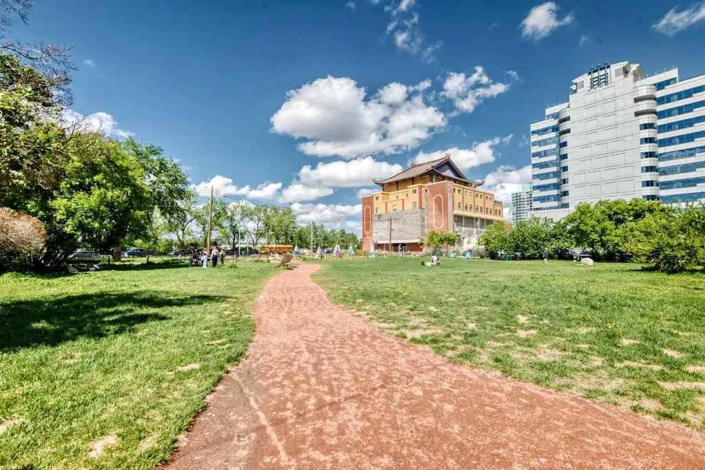1025 5 Avenue SW Calgary AB T2P 1N4
