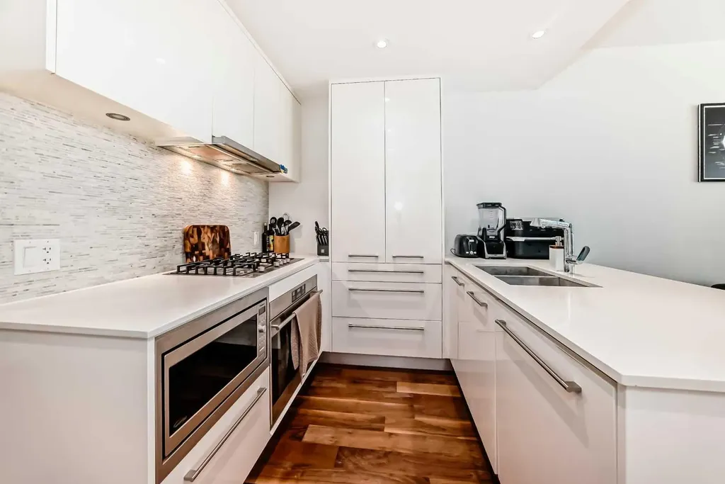 1025 5 Avenue SW Calgary AB T2P 1N4