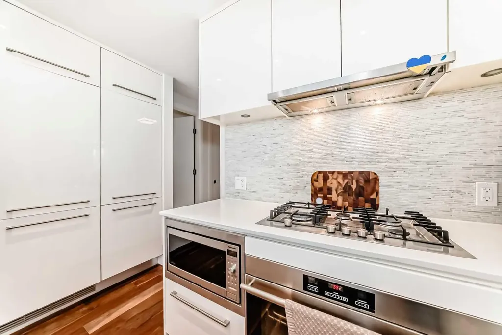 1025 5 Avenue SW Calgary AB T2P 1N4