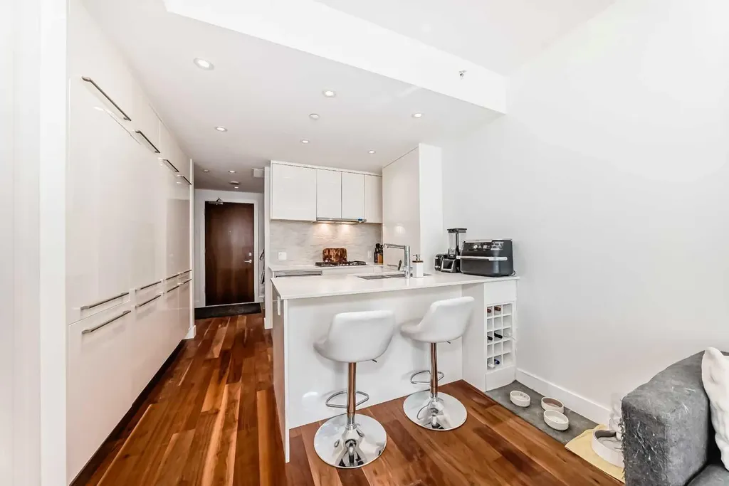 1025 5 Avenue SW Calgary AB T2P 1N4