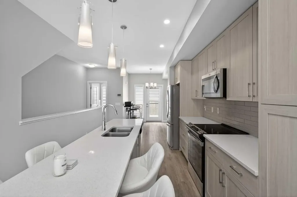 930 Sage Hill Grove NW Calgary AB T3R 2A2