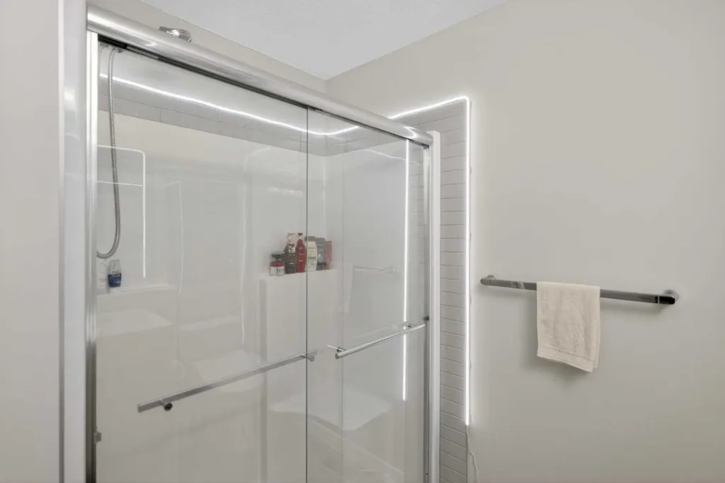 930 Sage Hill Grove NW Calgary AB T3R 2A2