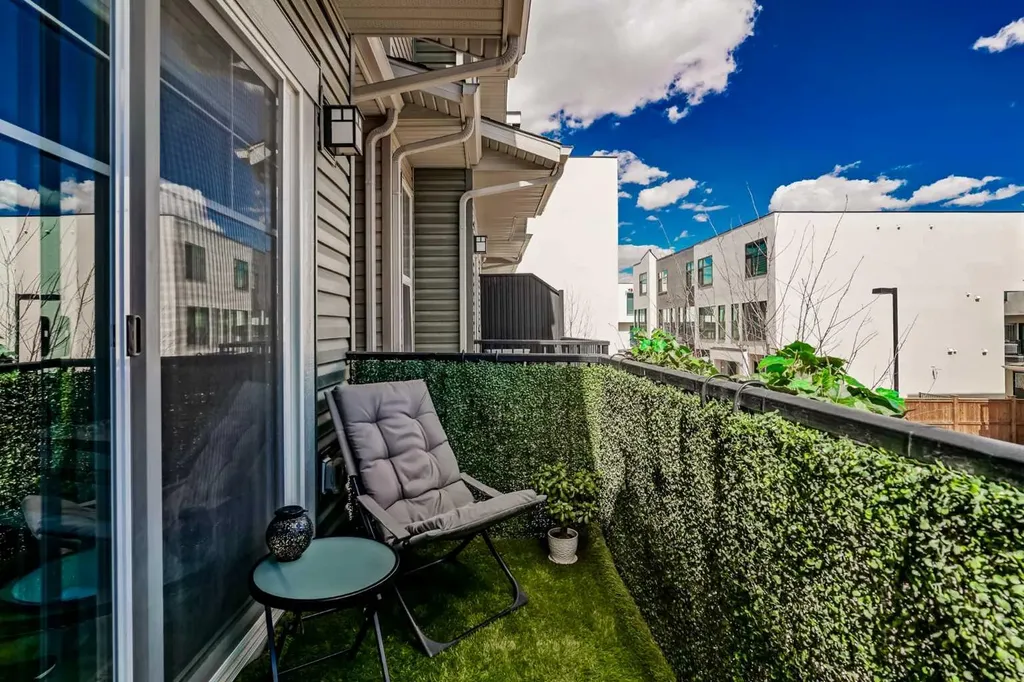 930 Sage Hill Grove NW Calgary AB T3R 2A2