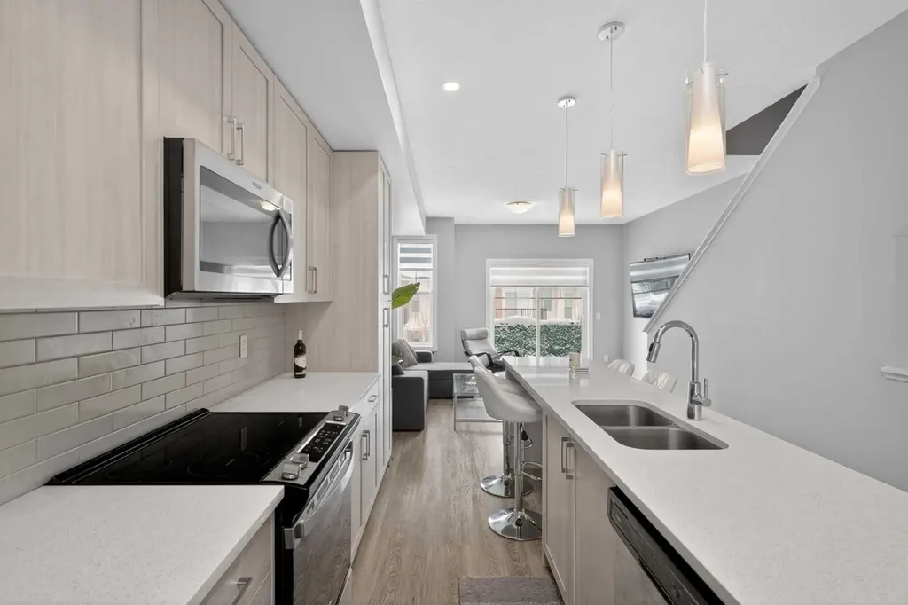 930 Sage Hill Grove NW Calgary AB T3R 2A2