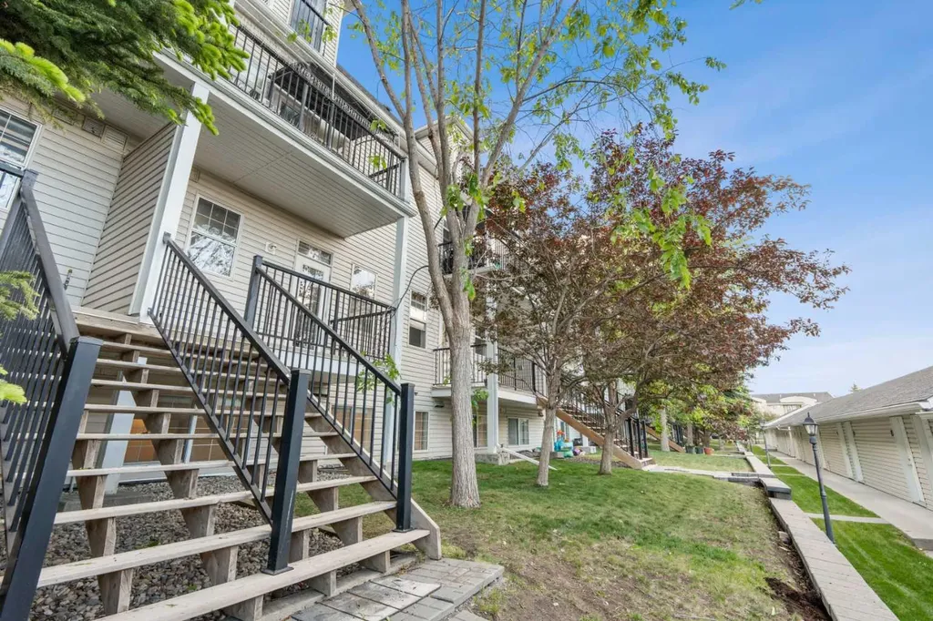 29 Springborough Boulevard SW Calgary AB T2H 5V7