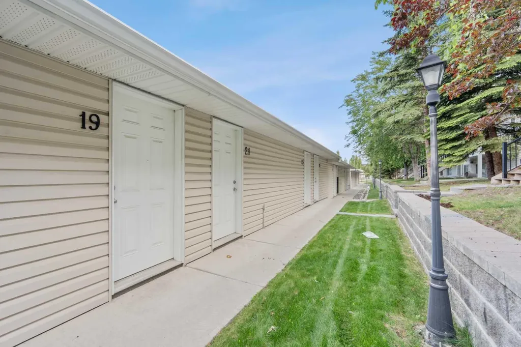 29 Springborough Boulevard SW Calgary AB T2H 5V7
