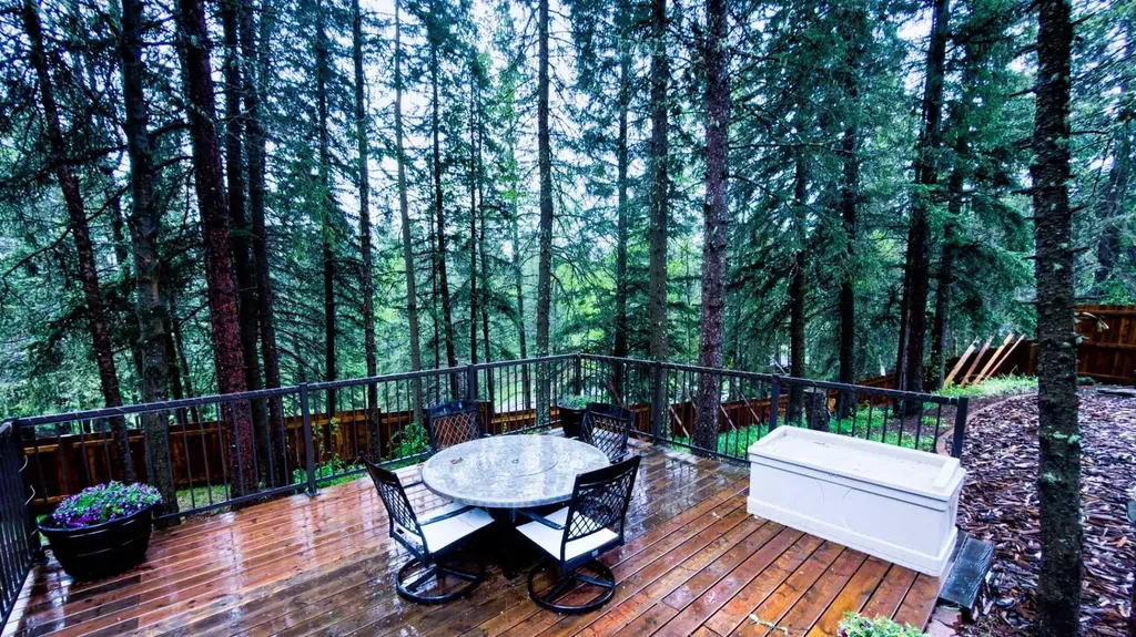 15 Echlin Court Bragg Creek AB T0L0K0