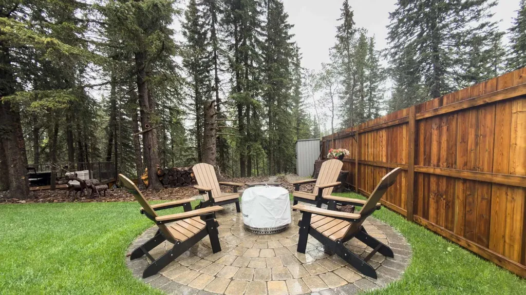 15 Echlin Court Bragg Creek AB T0L0K0