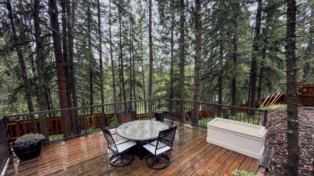 15 Echlin Court Bragg Creek AB T0L0K0
