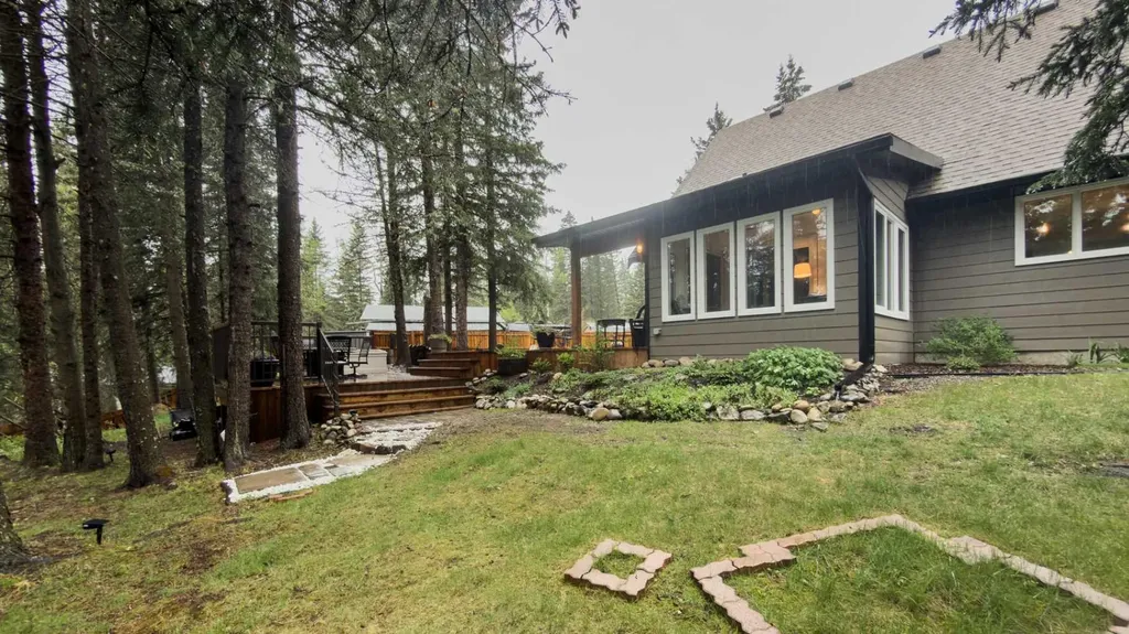 15 Echlin Court Bragg Creek AB T0L0K0