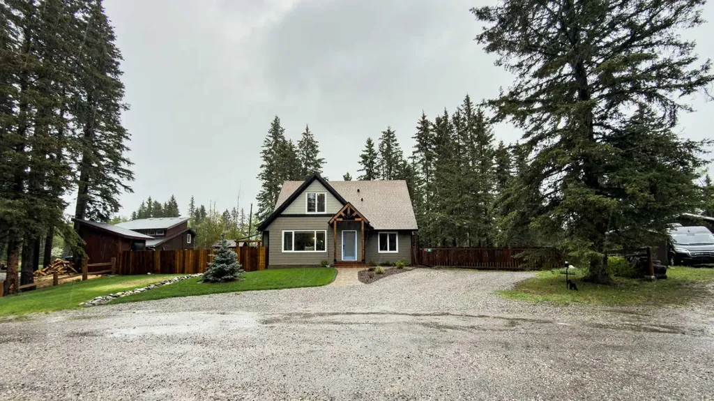 15 Echlin Court Bragg Creek AB T0L0K0