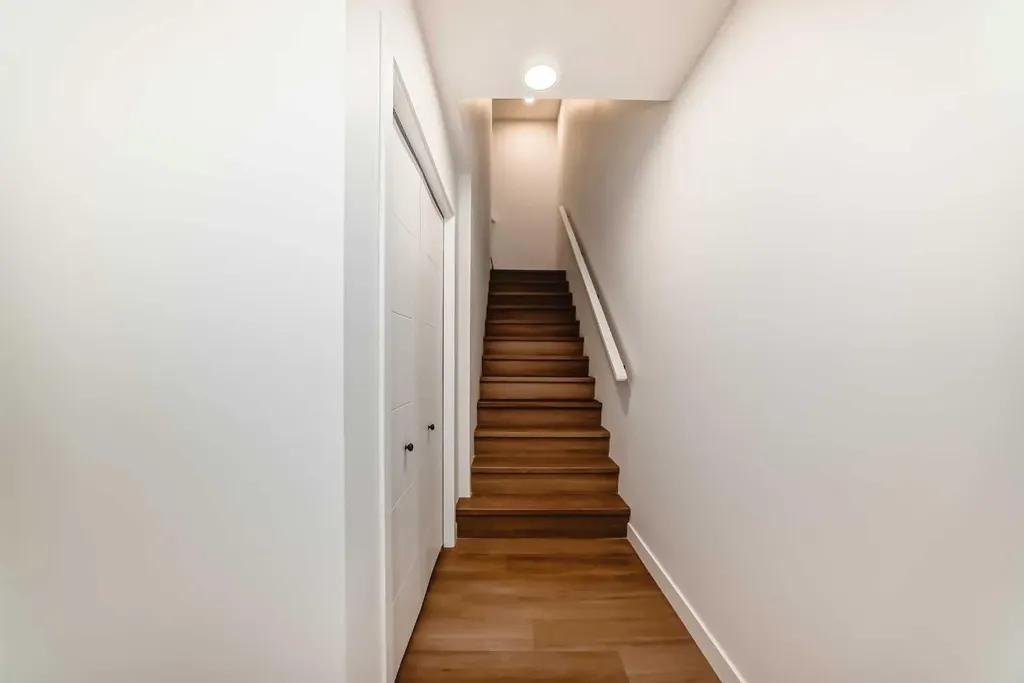 103 Osprey Hill Point SW Calgary AB T3B 6R9