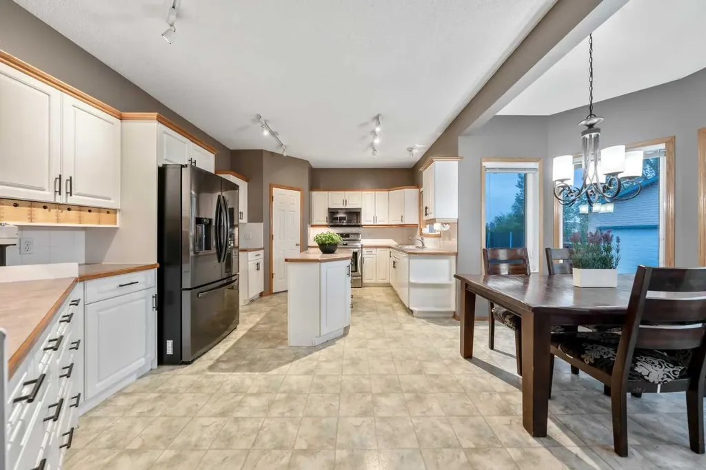 46 4 Street NE Langdon AB T0J 1X1