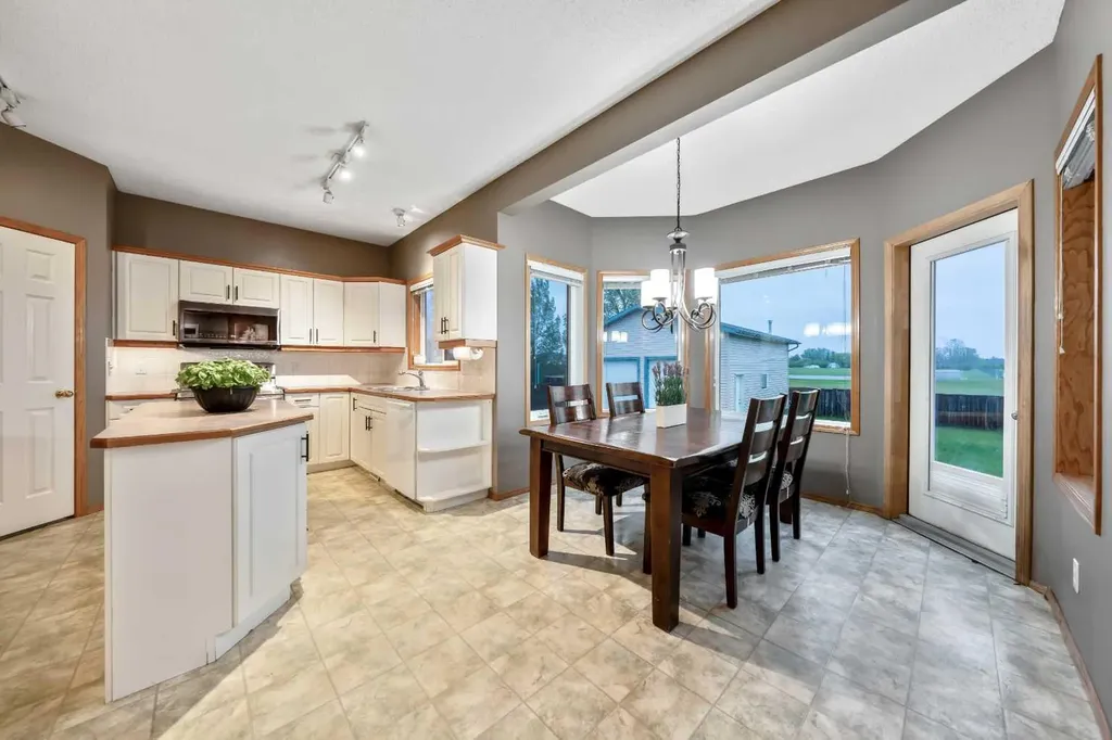 46 4 Street NE Langdon AB T0J 1X1