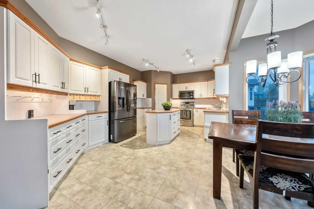 46 4 Street NE Langdon AB T0J 1X1