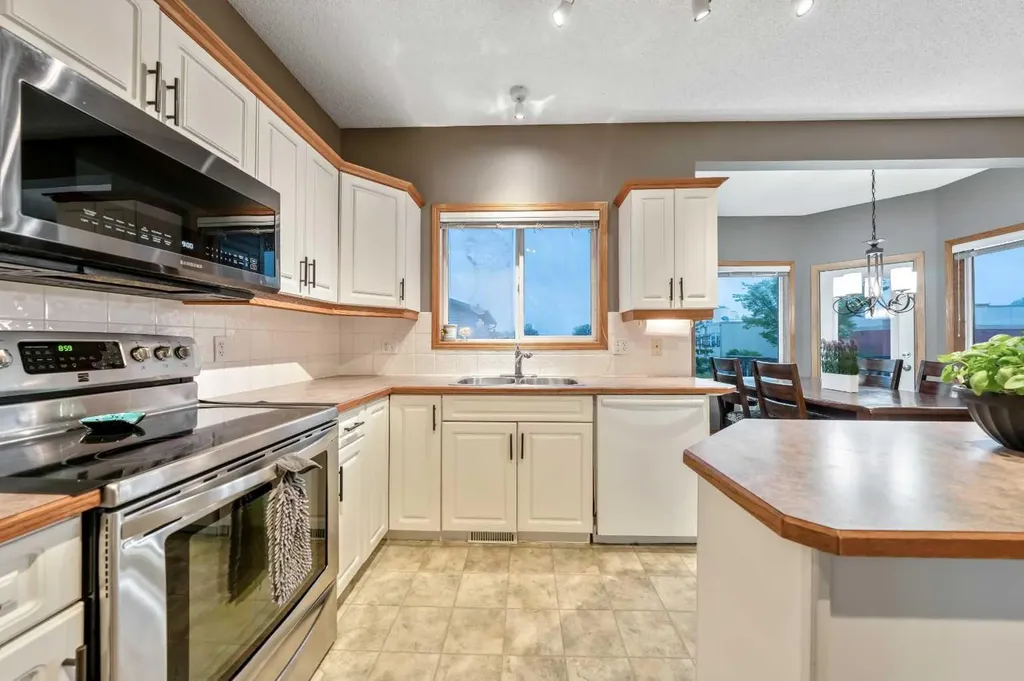 46 4 Street NE Langdon AB T0J 1X1