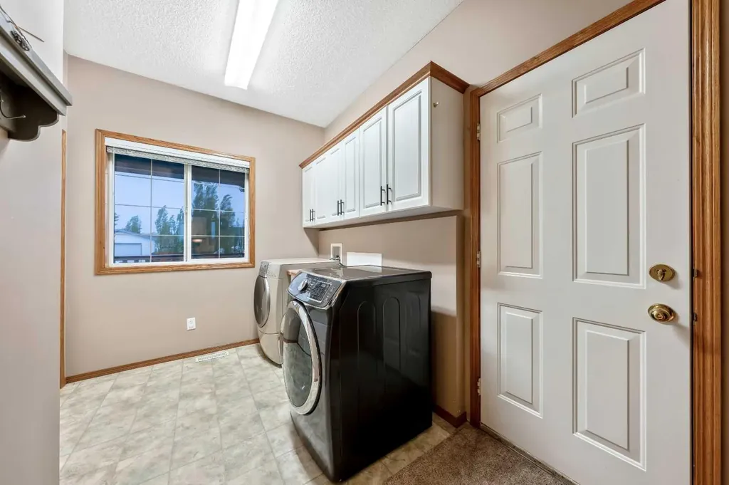 46 4 Street NE Langdon AB T0J 1X1
