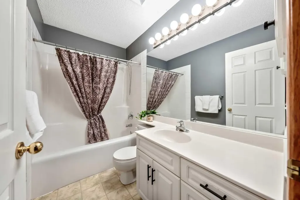 46 4 Street NE Langdon AB T0J 1X1