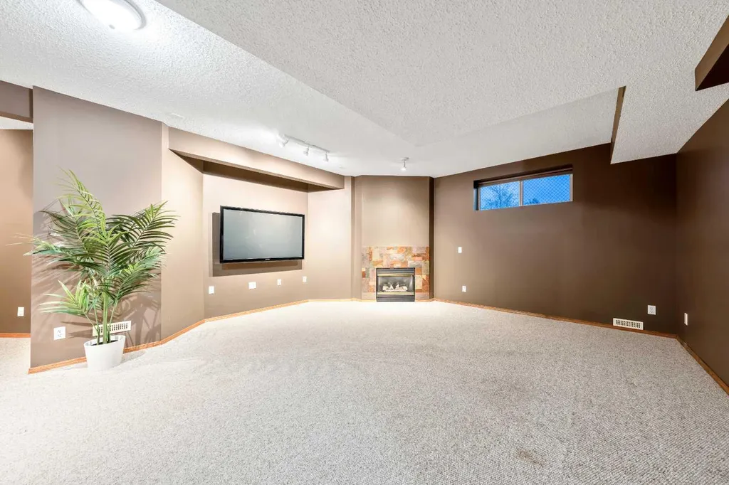 46 4 Street NE Langdon AB T0J 1X1