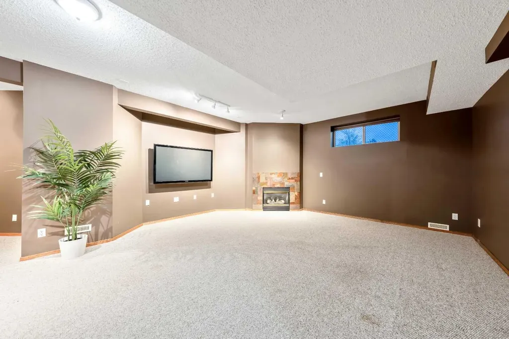 46 4 Street NE Langdon AB T0J 1X1