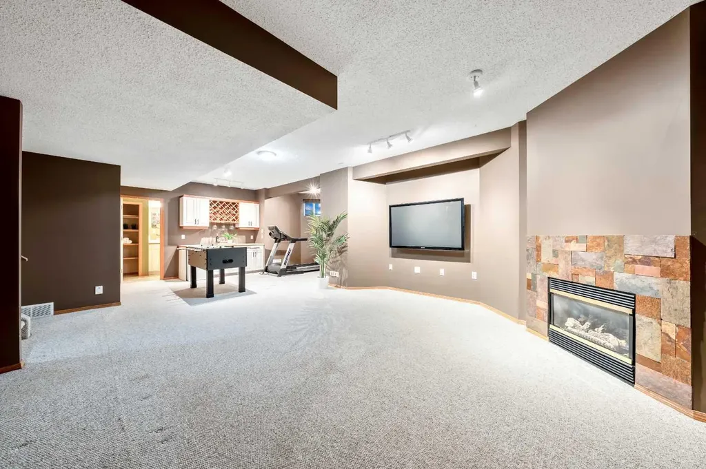 46 4 Street NE Langdon AB T0J 1X1
