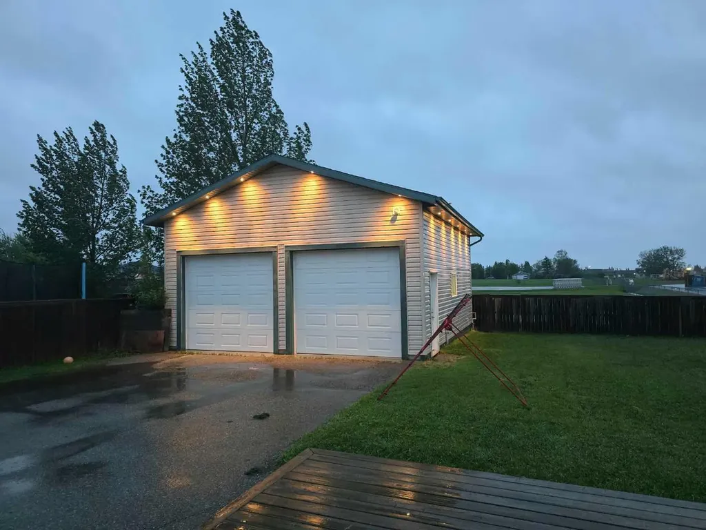 46 4 Street NE Langdon AB T0J 1X1