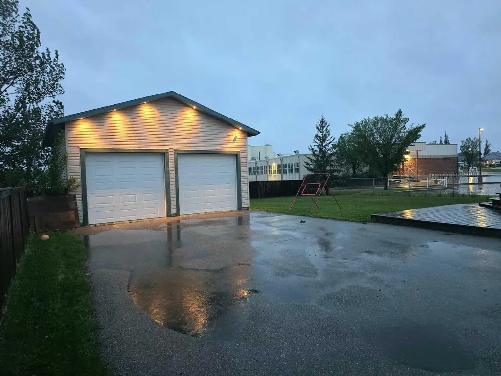 46 4 Street NE Langdon AB T0J 1X1