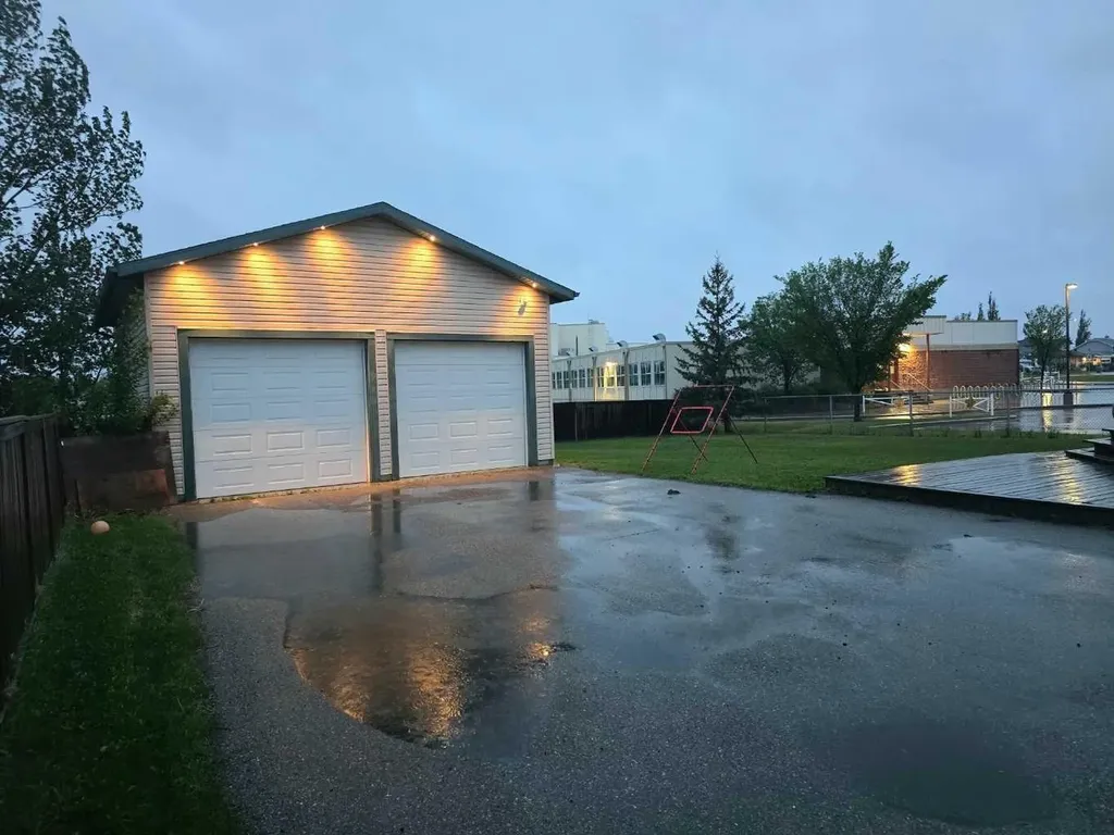46 4 Street NE Langdon AB T0J 1X1