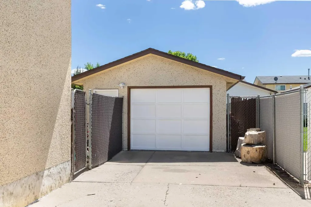 456 Sissons Crescent SE Medicine Hat AB T1B 2J9