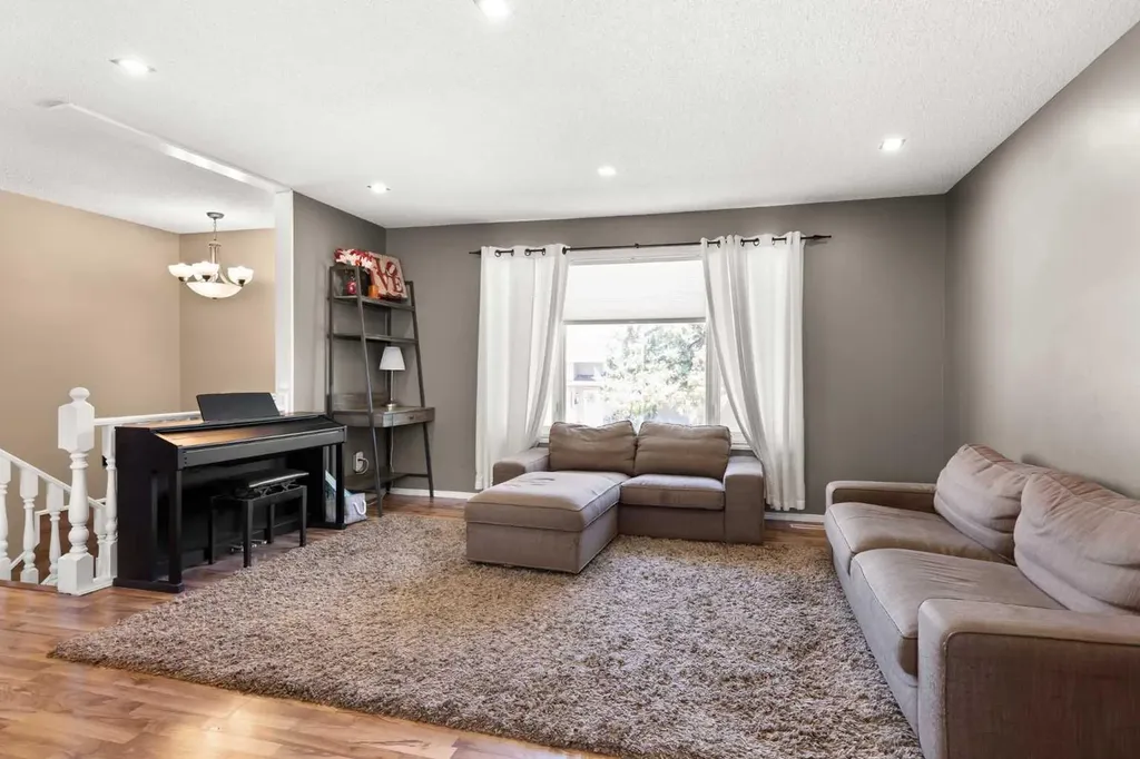 456 Sissons Crescent SE Medicine Hat AB T1B 2J9