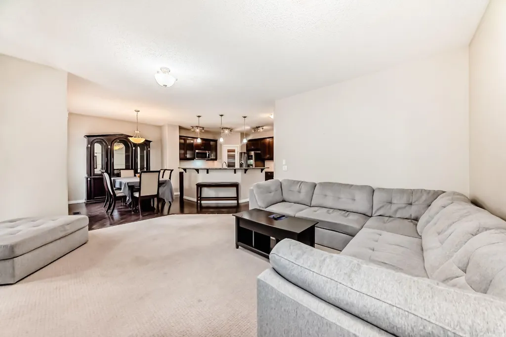 314 Reunion Heath NW Airdrie AB T4B0M5