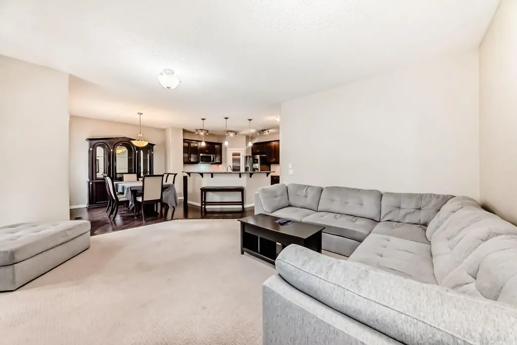 314 Reunion Heath NW Airdrie AB T4B0M5
