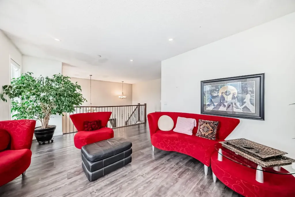 314 Reunion Heath NW Airdrie AB T4B0M5