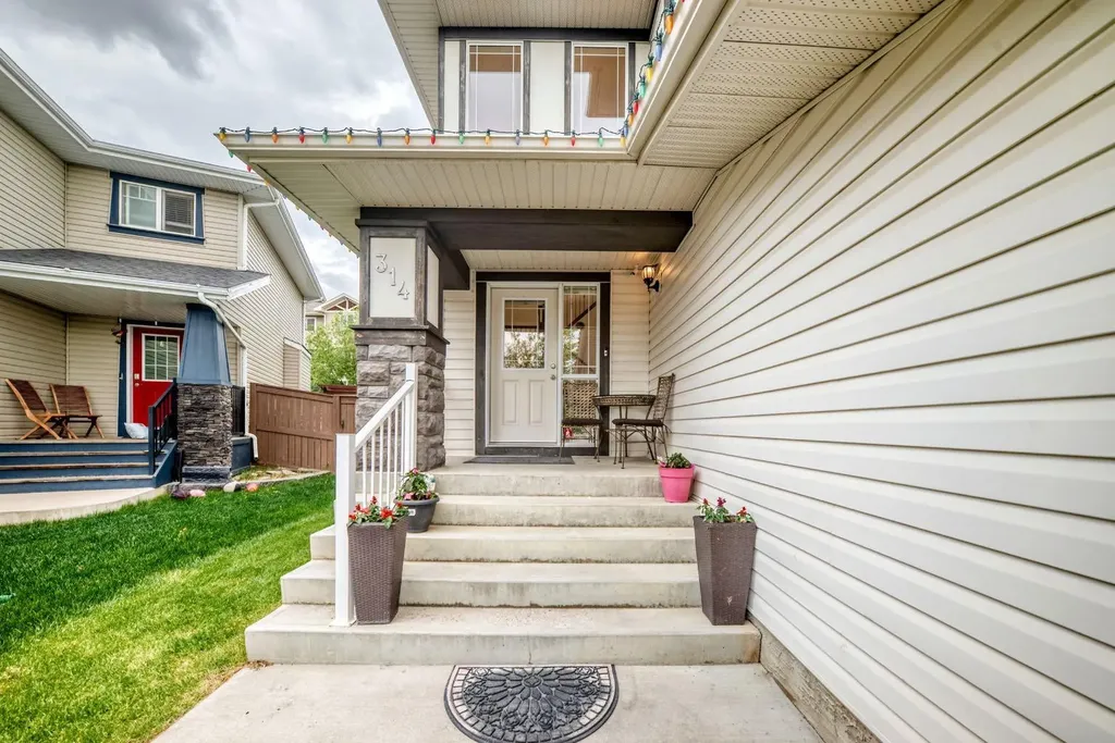 314 Reunion Heath NW Airdrie AB T4B0M5