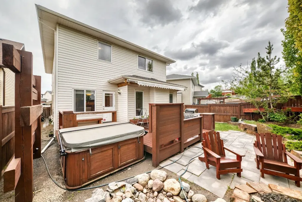 314 Reunion Heath NW Airdrie AB T4B0M5