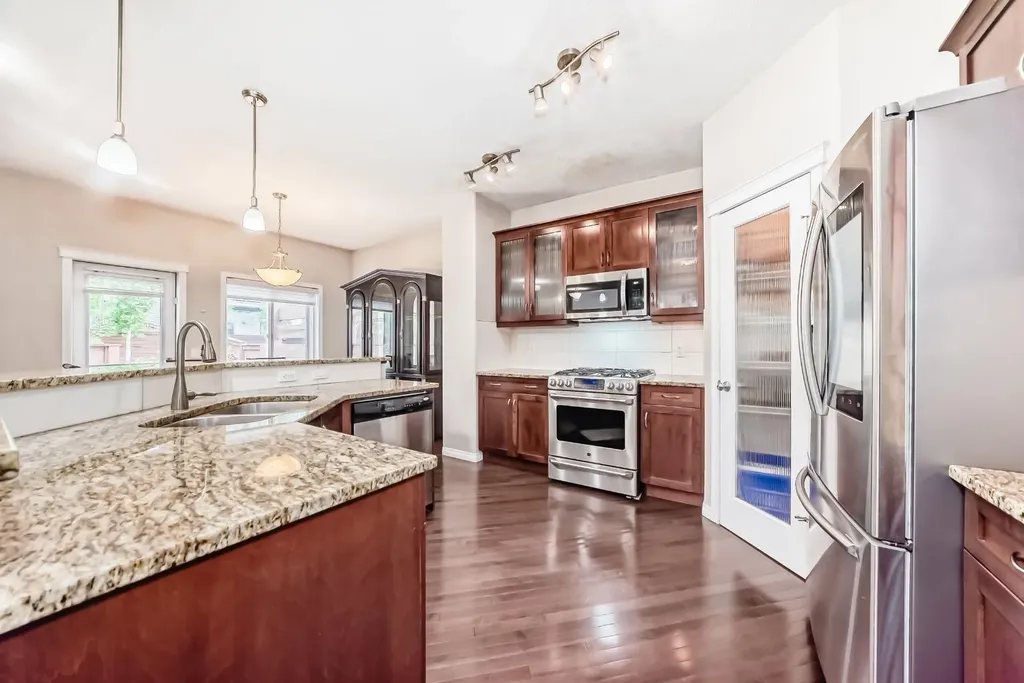 314 Reunion Heath NW Airdrie AB T4B0M5
