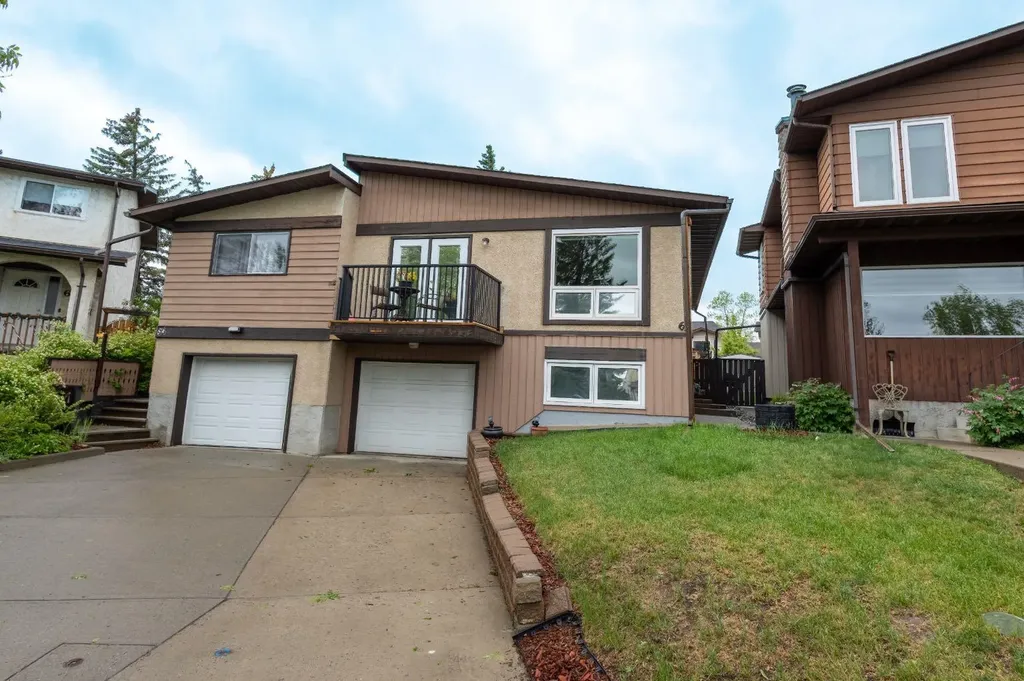 62 Berkley Close NW Calgary AB T3K1B3