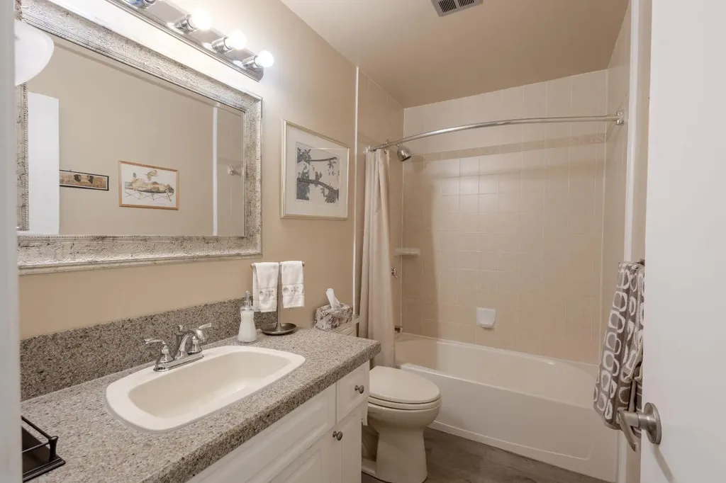 62 Berkley Close NW Calgary AB T3K1B3