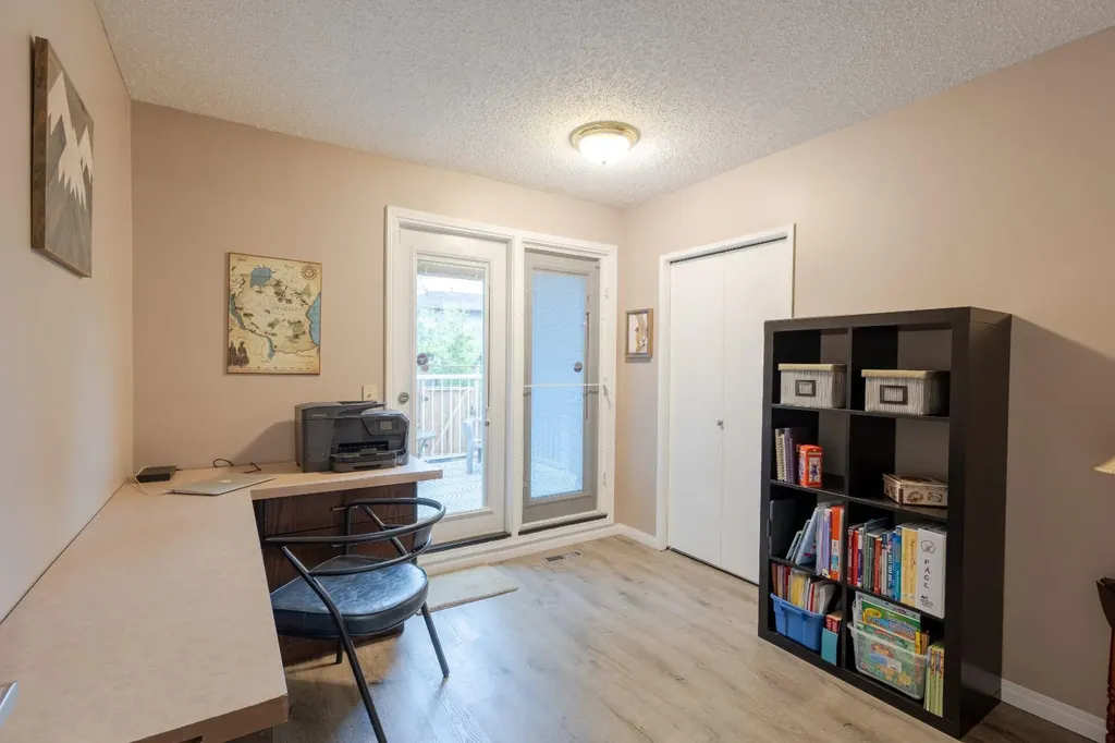 62 Berkley Close NW Calgary AB T3K1B3