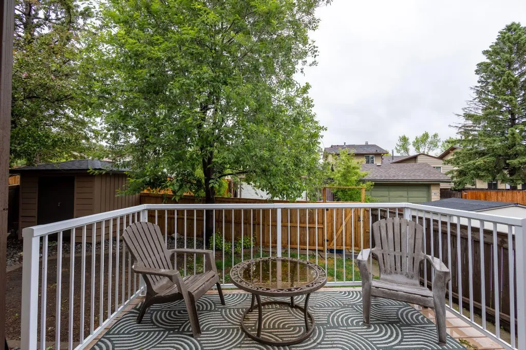 62 Berkley Close NW Calgary AB T3K1B3