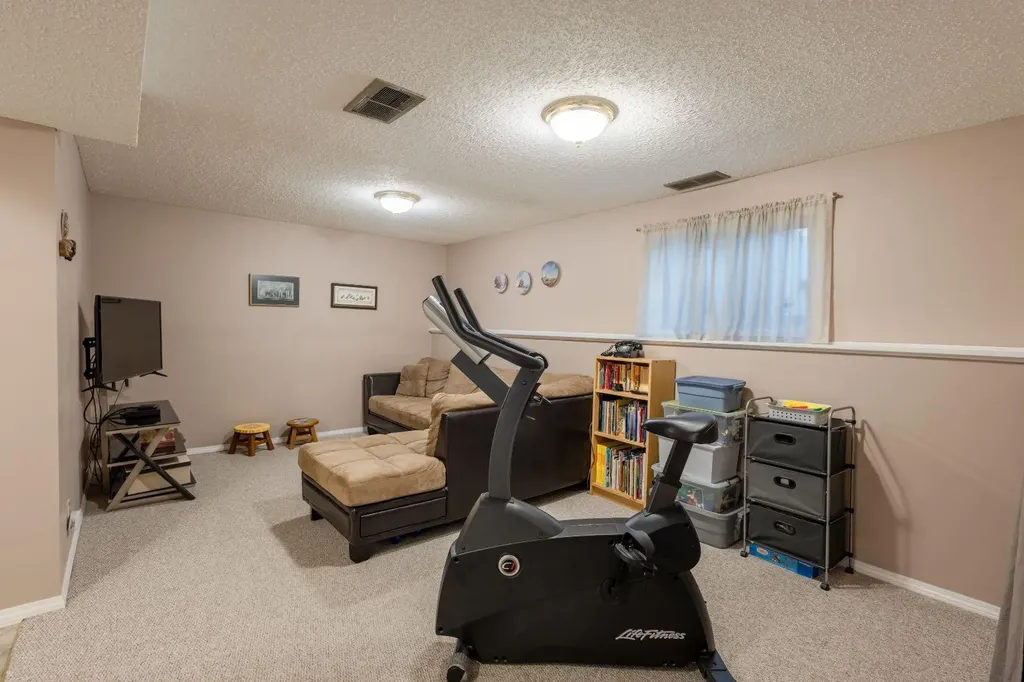 62 Berkley Close NW Calgary AB T3K1B3