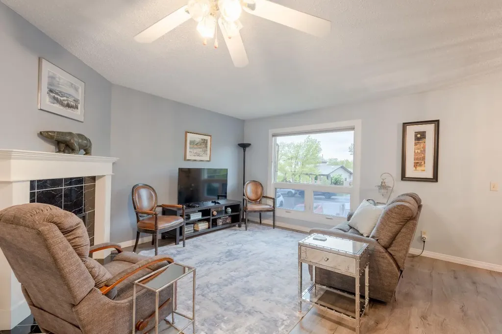 62 Berkley Close NW Calgary AB T3K1B3