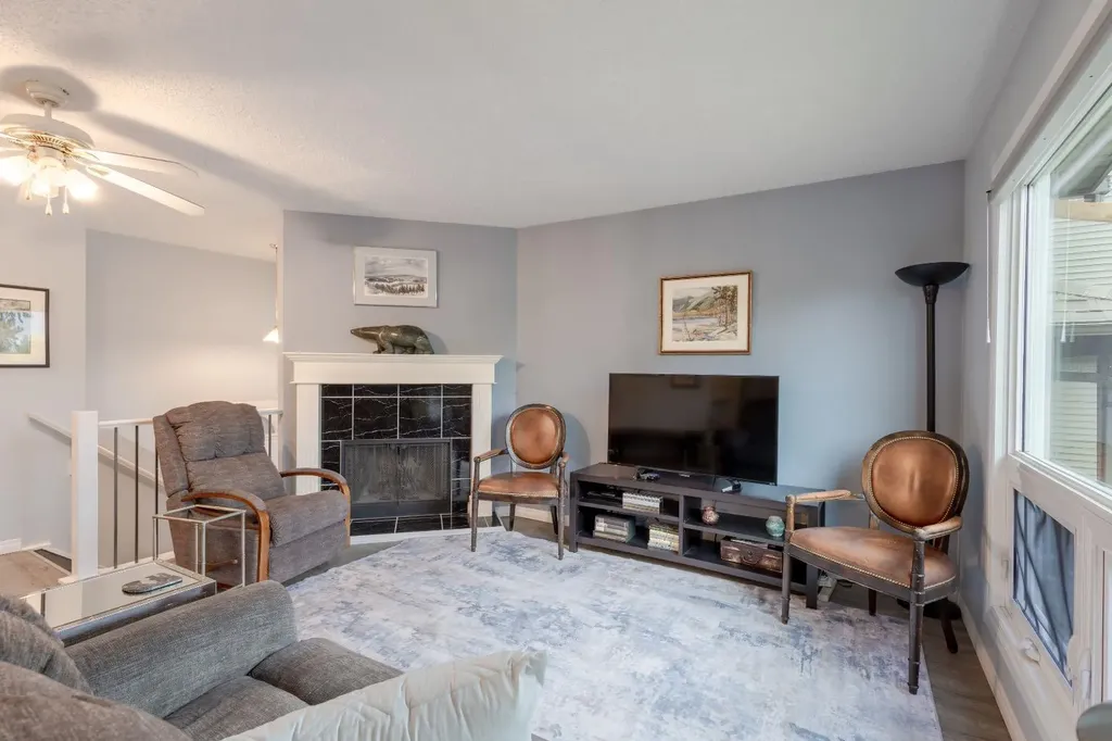 62 Berkley Close NW Calgary AB T3K1B3