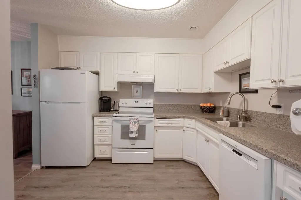 62 Berkley Close NW Calgary AB T3K1B3