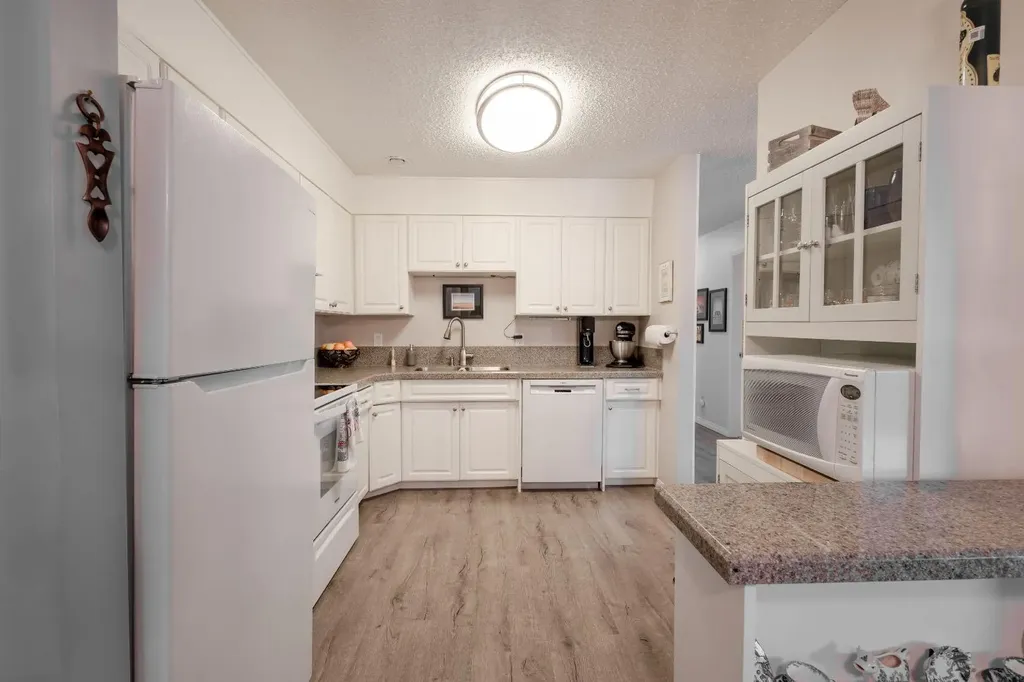 62 Berkley Close NW Calgary AB T3K1B3