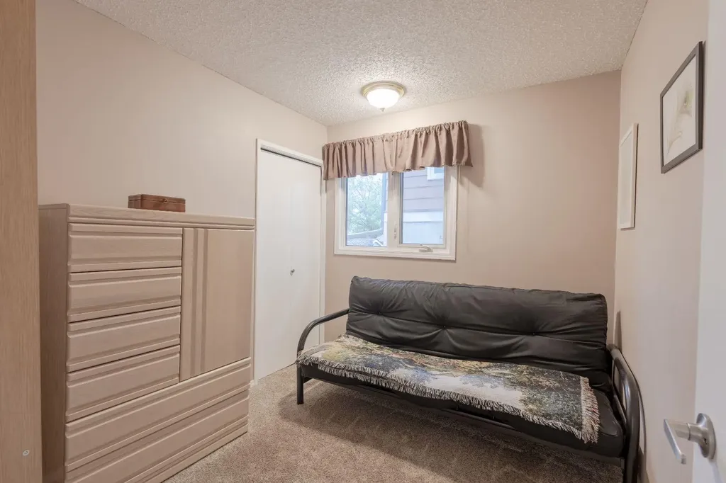 62 Berkley Close NW Calgary AB T3K1B3